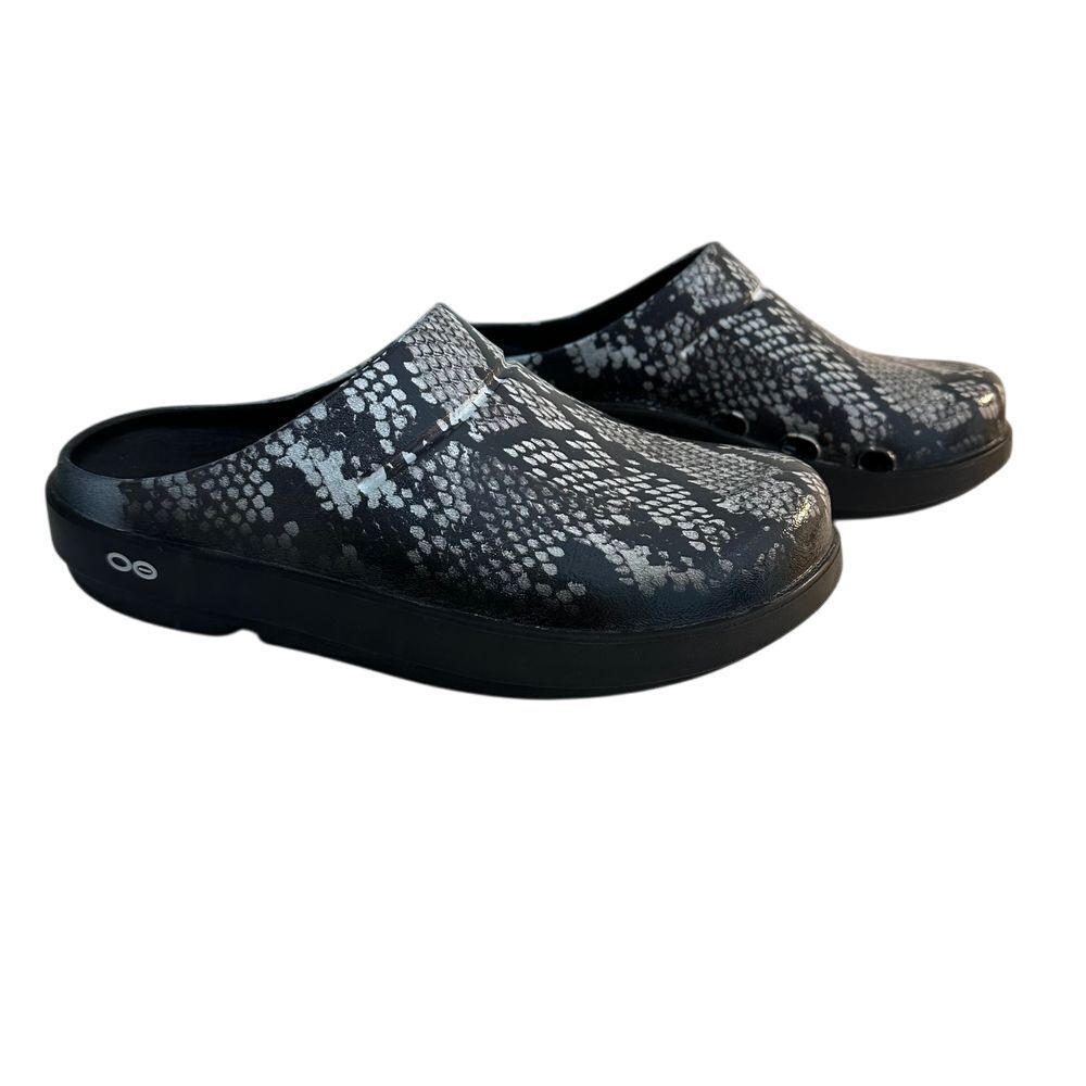 OOFOS Black and Gray Sandals with Cushioned Footbed